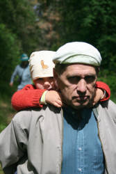 На закукорках у дедушки